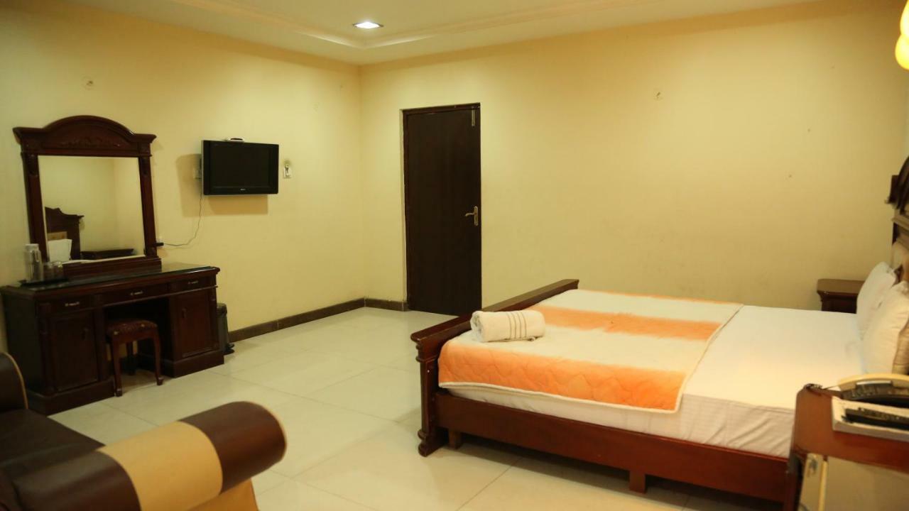 Sriannamalaiyar Residency Hotel Vellore Ngoại thất bức ảnh